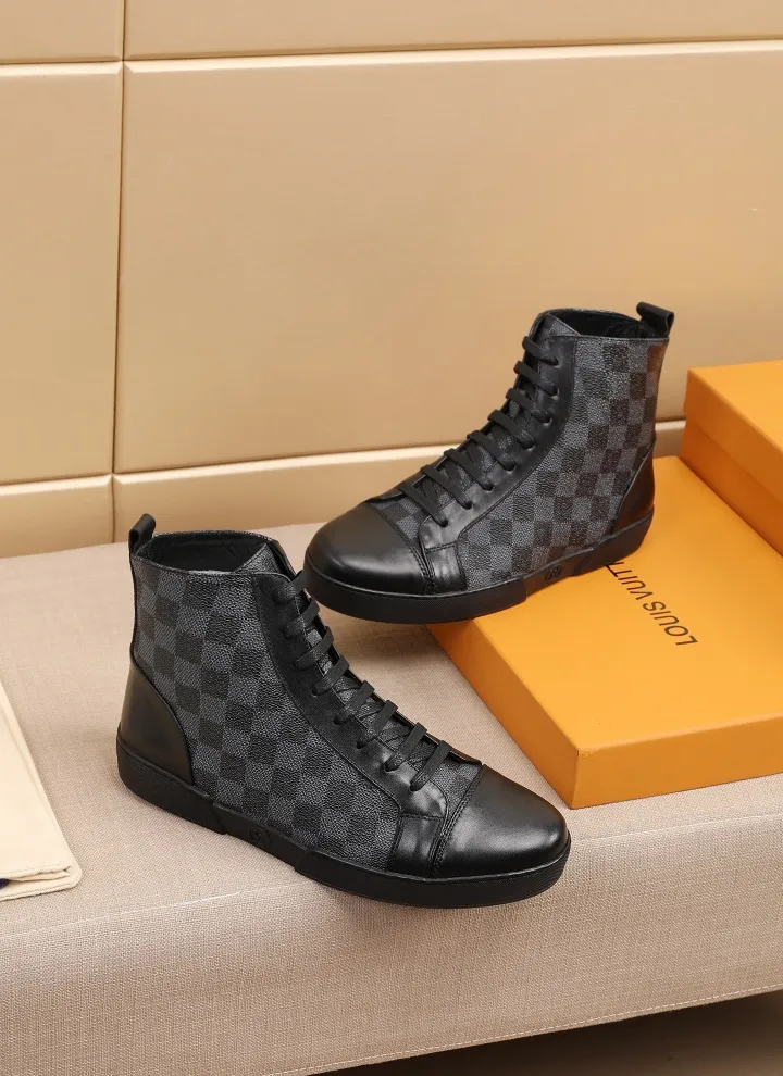 Factory price: 400💰【LV】Official website popular series 🇮🇹🇮🇹1:1 production, selected high-end imported cowhide, sheepskin lining with sheepskin pads, paired with Louis Vuitton Monogram Ecli men's shoes 💰se canvas and pure black rubber soles, the ultimate simple design perfectly interprets the latest inspiration for shoes, integrating classics and fashion. 🔍🔍High quality, worth having. The bottom car thread will never be unglued. Sellers are welcome to sell as shown in the picture above. We can send one piece on behalf of you. Number of yards: 38-44 (45 yards can be customized)